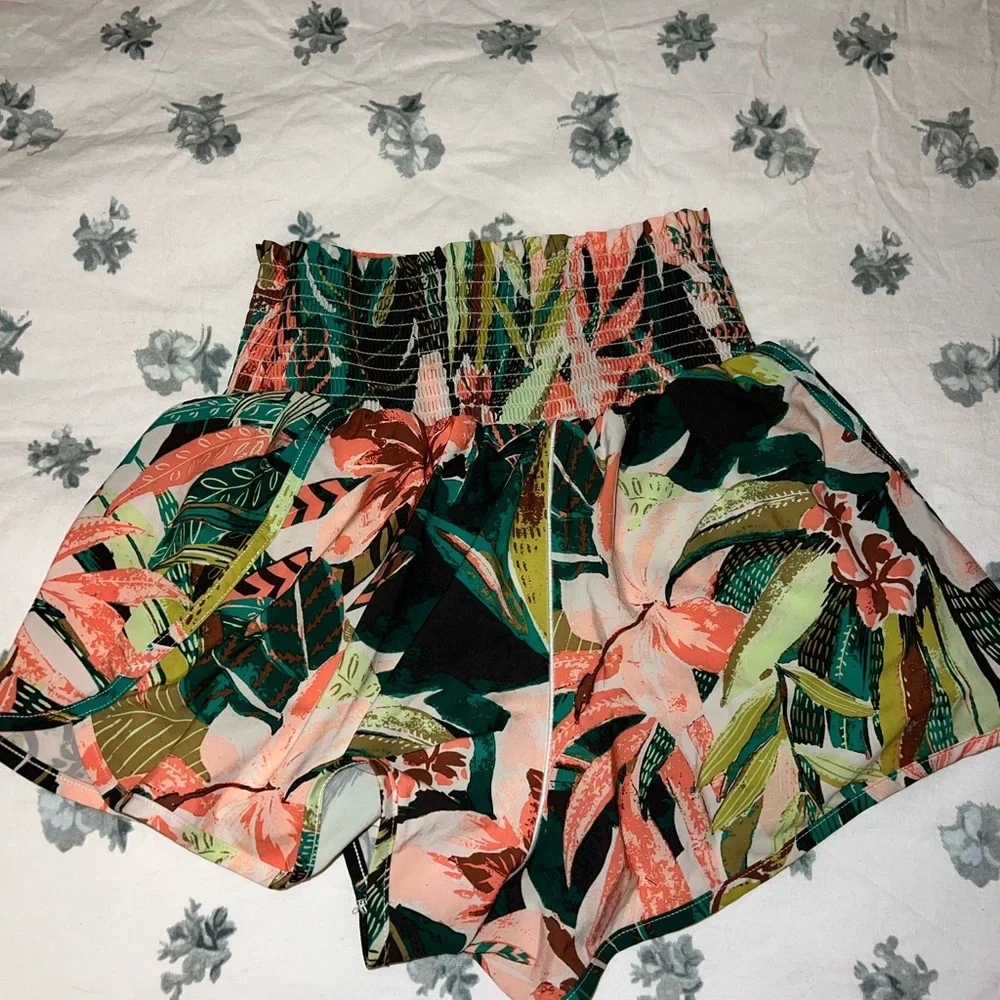 Aerie Tropical Floral Women's Athletic Shorts - Picture 2 of 5